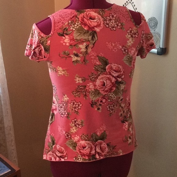 Cold shoulder tee - Picture 3 of 4